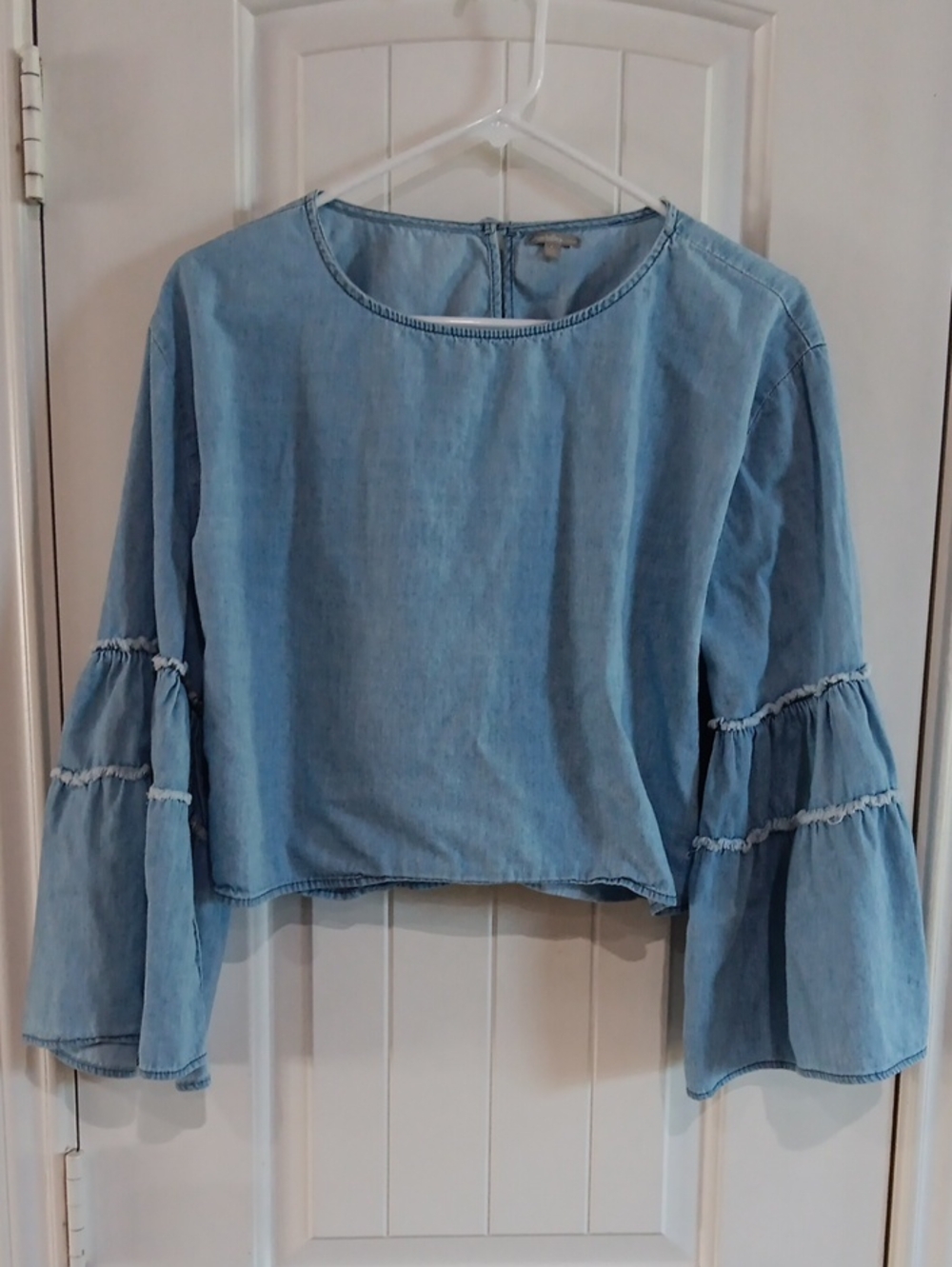 Charlotte Russe Boho Denim Tiered Bell Sleeve Keyhole Crop Top Large